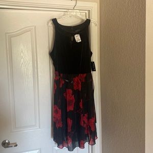 Black and red sleeveless dress